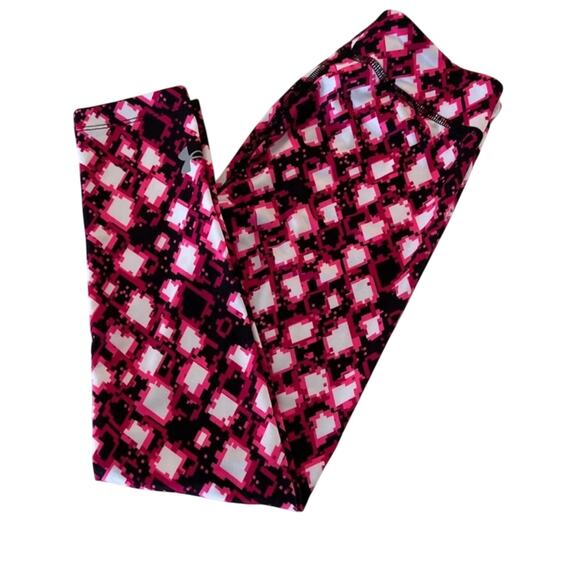 Under Armour Pink Black Crop Leggings Size Youth Girl's 6 - Picture 2 of 3